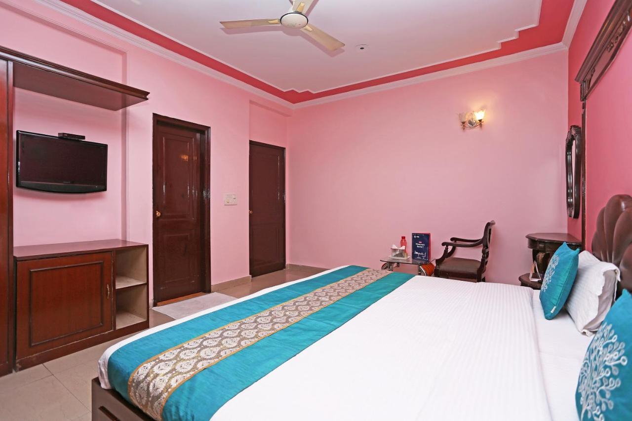 גורגאון Oyo Near Mg Road Near Aravali Biodiversity Park מראה חיצוני תמונה