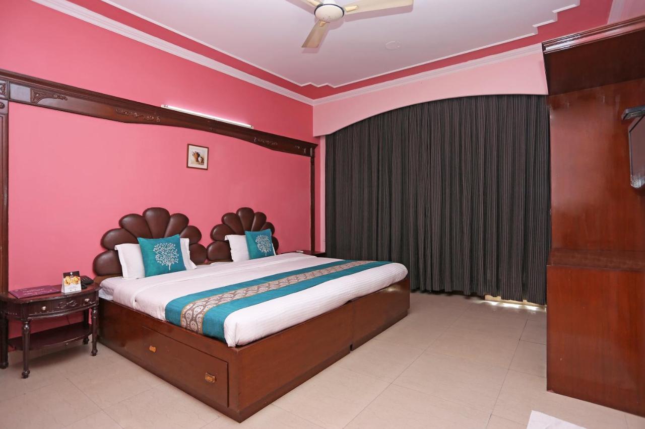 גורגאון Oyo Near Mg Road Near Aravali Biodiversity Park מראה חיצוני תמונה