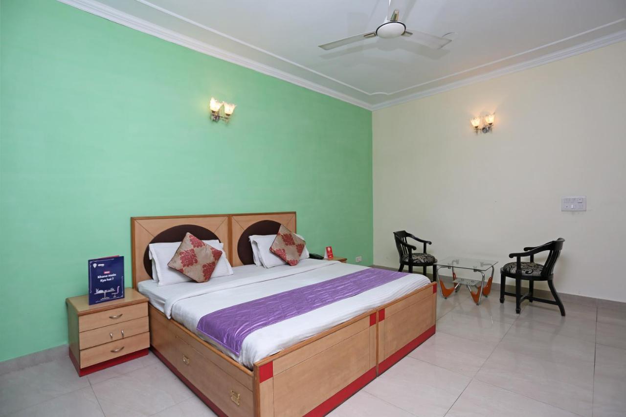 גורגאון Oyo Near Mg Road Near Aravali Biodiversity Park מראה חיצוני תמונה