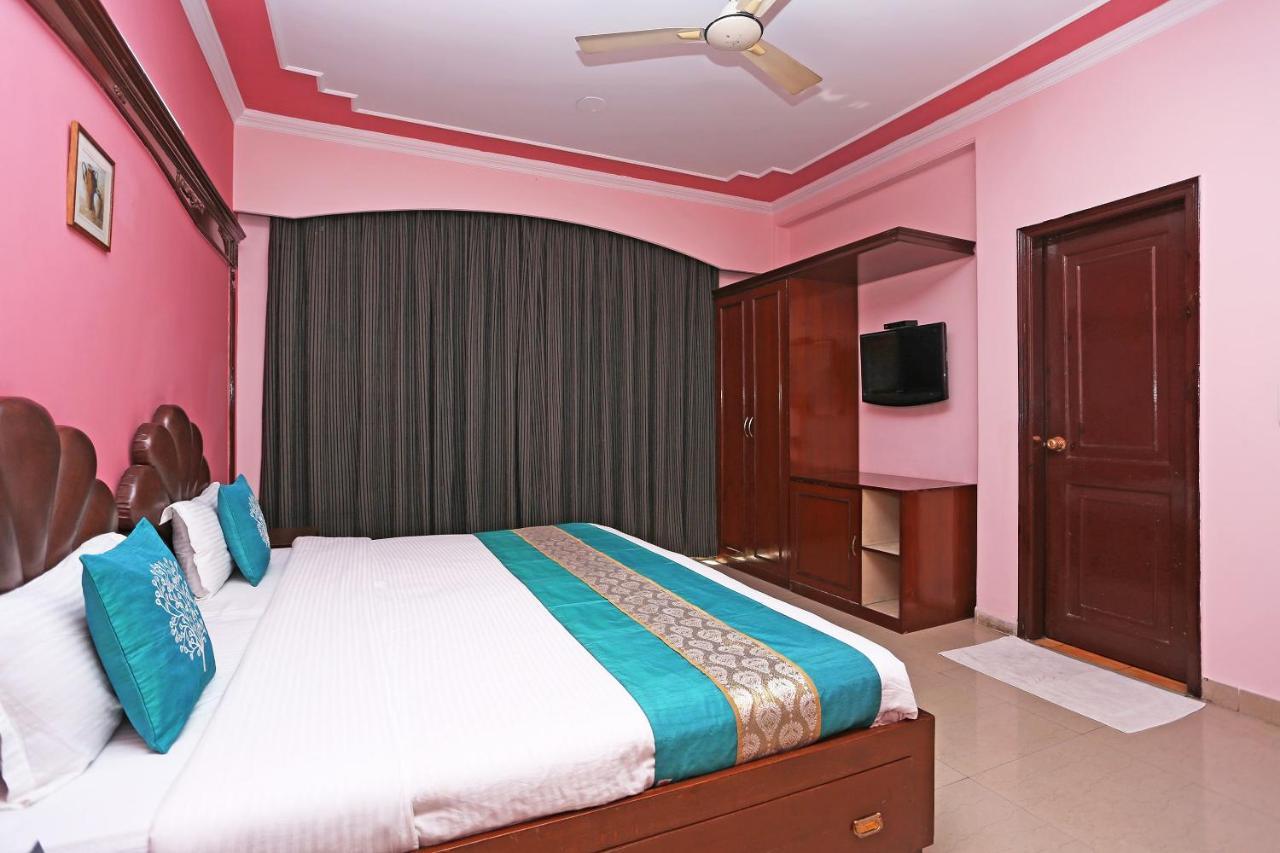 גורגאון Oyo Near Mg Road Near Aravali Biodiversity Park מראה חיצוני תמונה